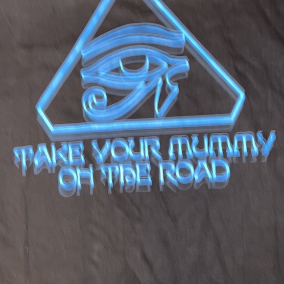 Iron Maiden’s chain breaking Mummy graphic image tee - Picture 2 of 4